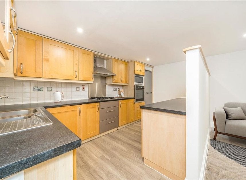 Flat Surrey Row in Greater London