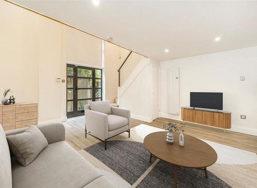 Flat Surrey Row in Greater London