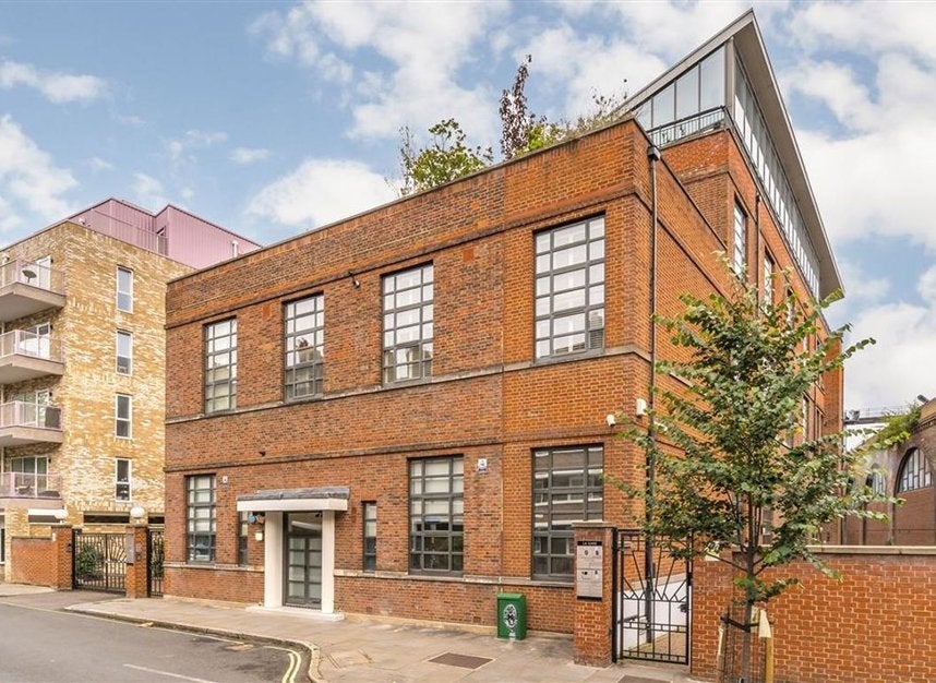 Flat Surrey Row in Greater London