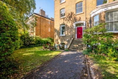 Flat Lewisham Hill in Greater London