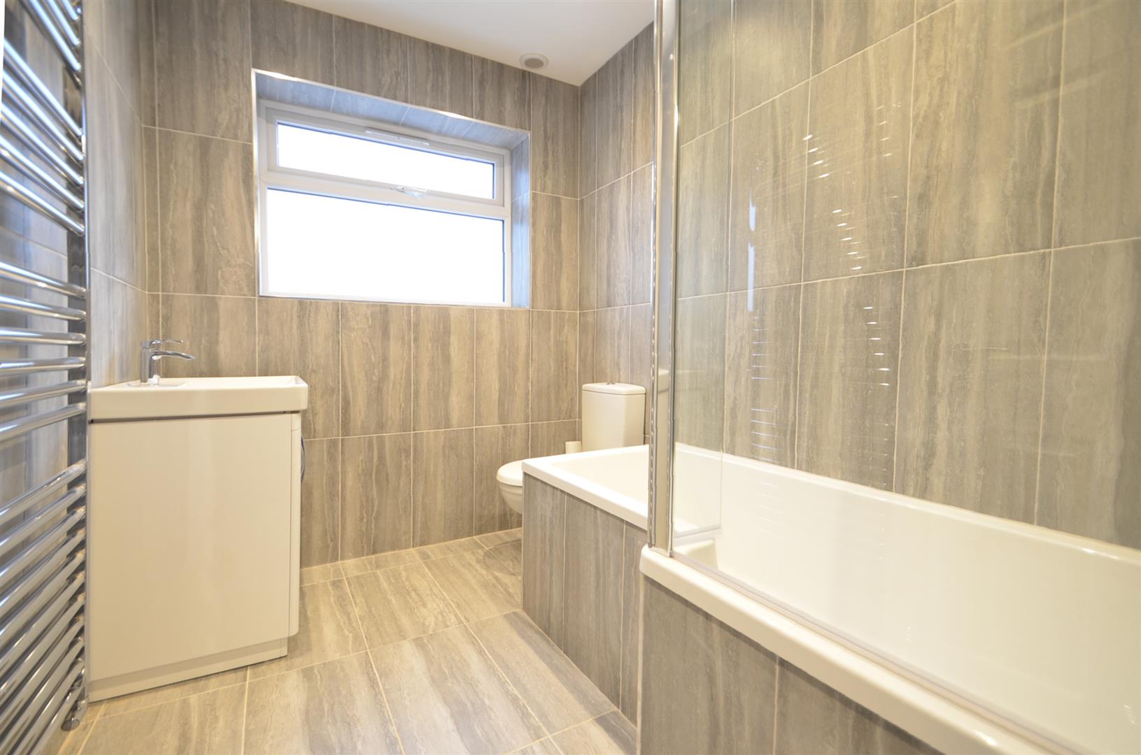 Flat Fernley Close in Greater London