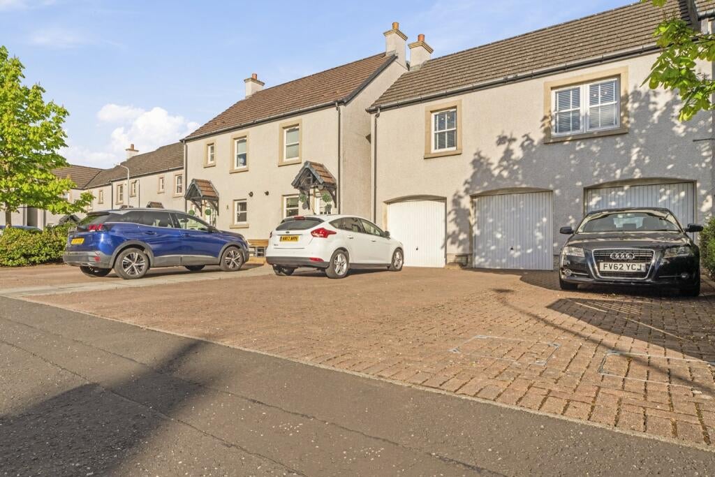 Flat Kirklands in Renfrew