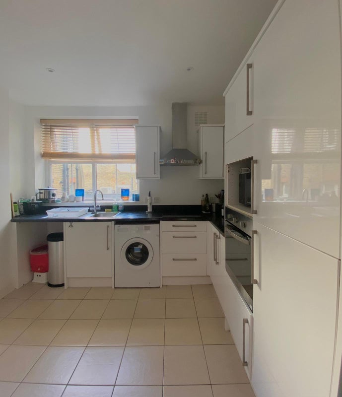 Room Kilburn High Road in Greater London