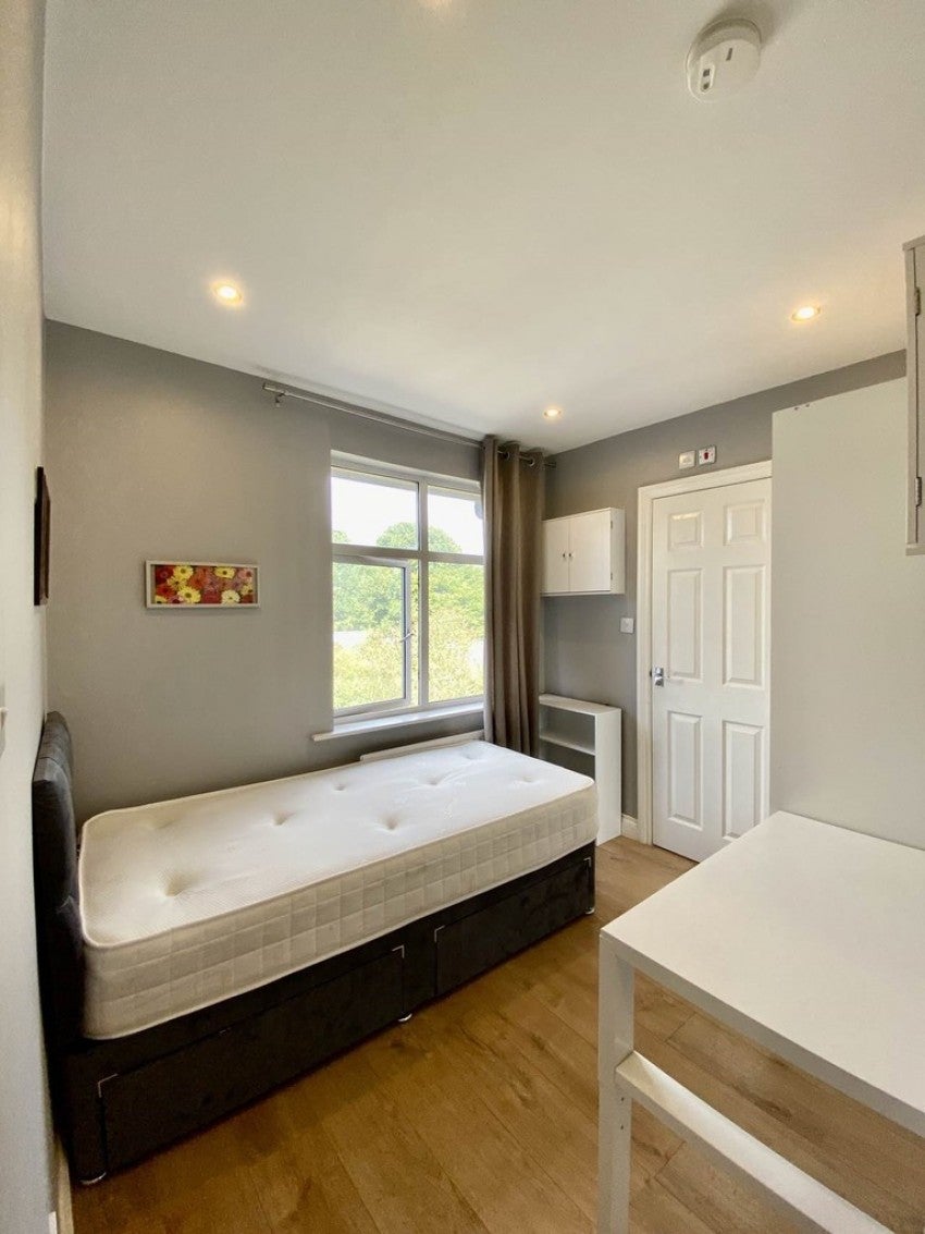 Flat Sirdar Road in Southampton