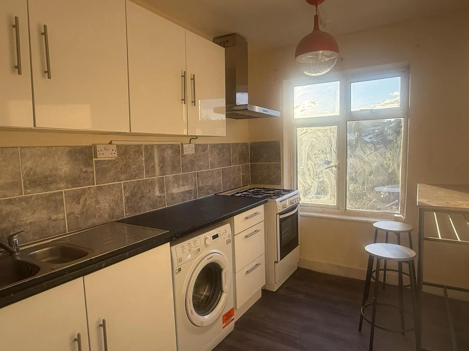 Flat Talbot Road in Luton