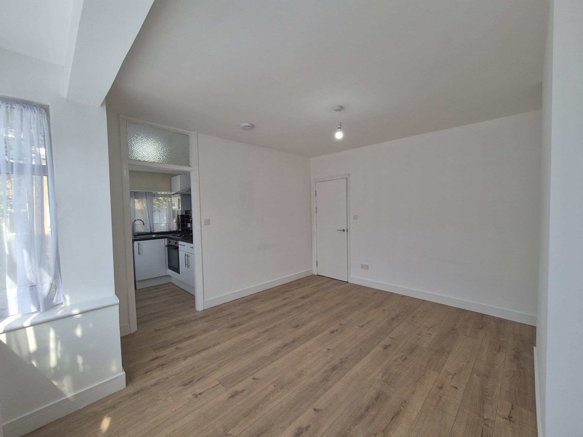 Flat Saint Barnabas Road in Greater London