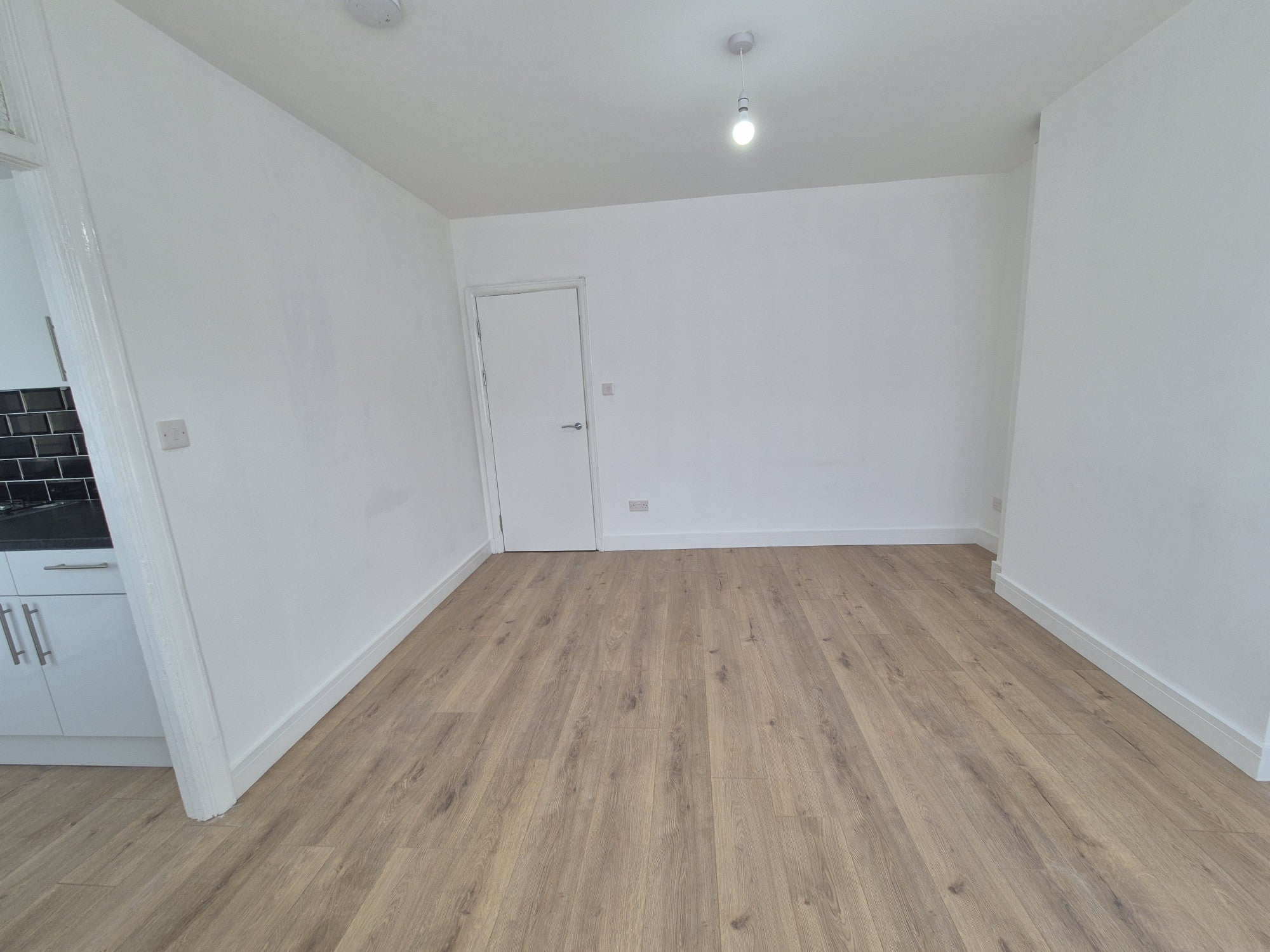 Flat Saint Barnabas Road in Greater London