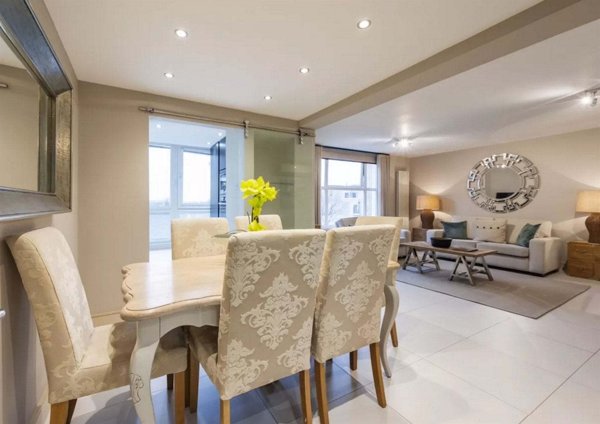 Flat Finchley Road in Greater London