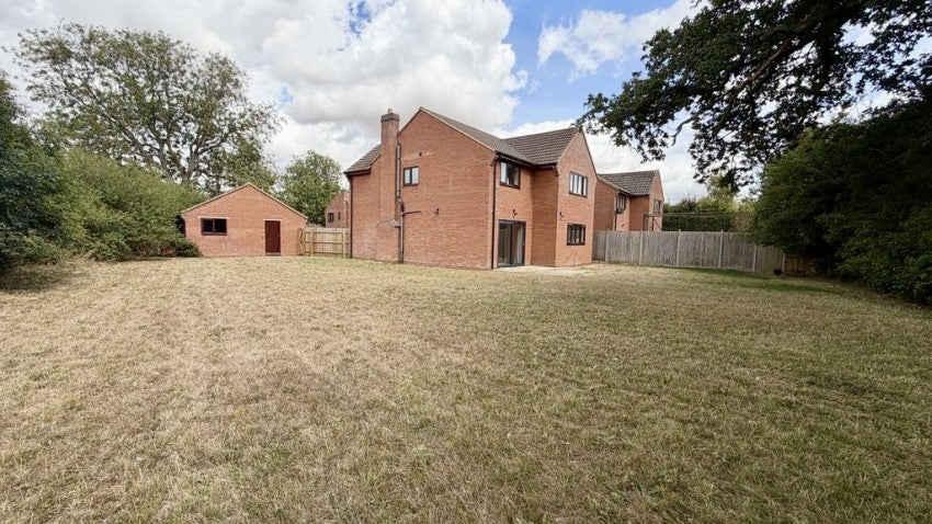 House Farndon Road in Hinton