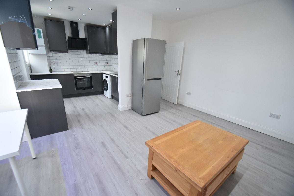 Flat Eastfields Road in Greater London