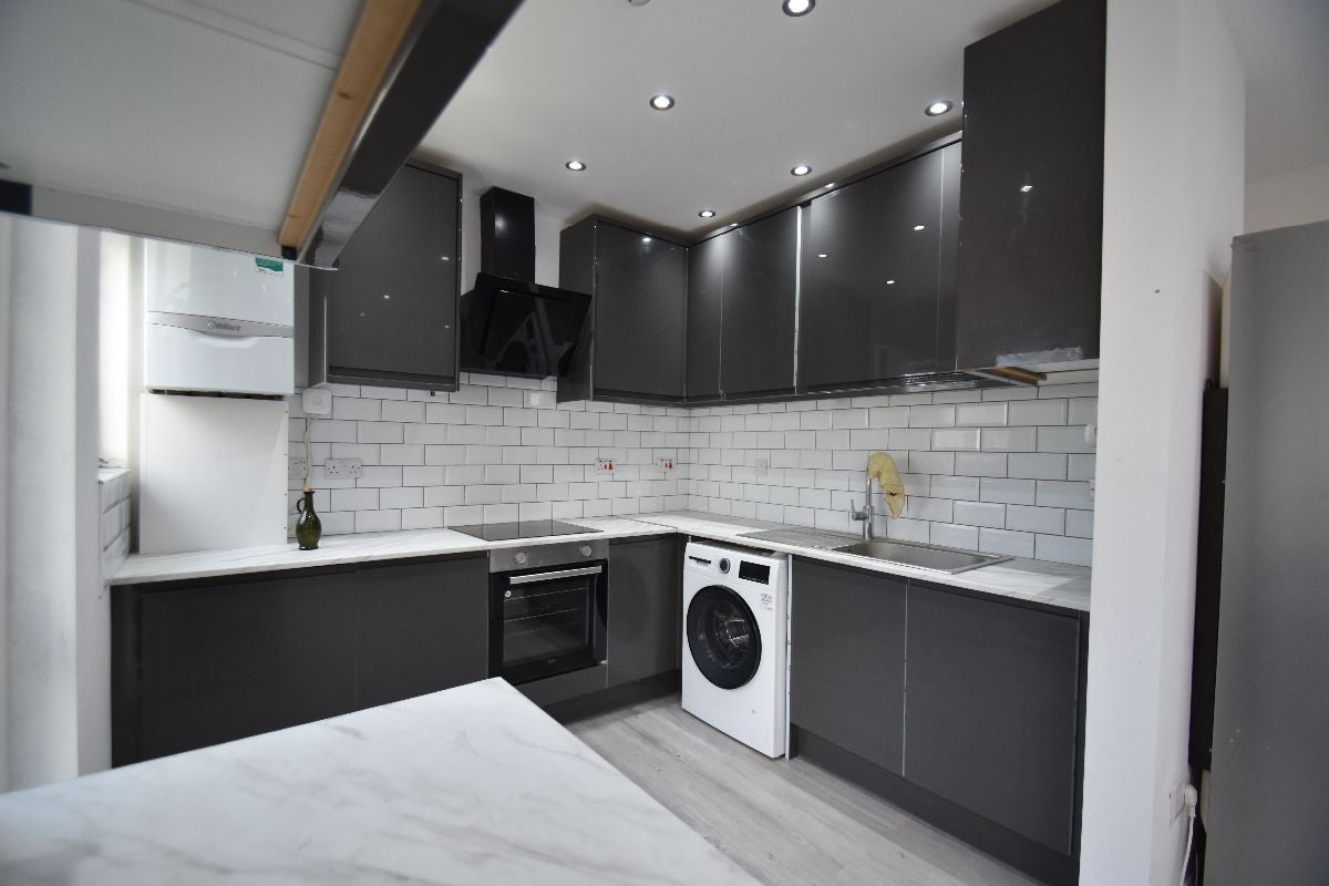 Flat Eastfields Road in Greater London