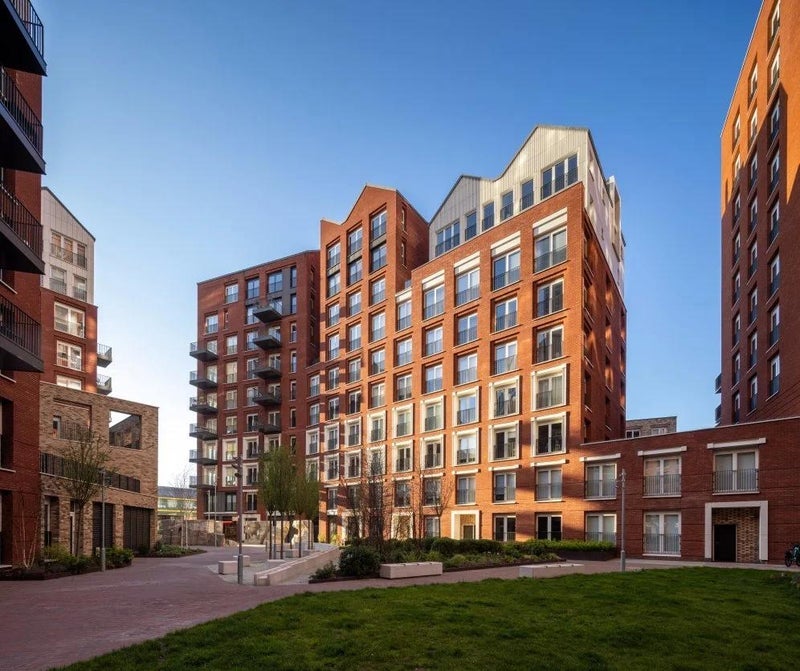 Flat Trenchold Street in Greater London