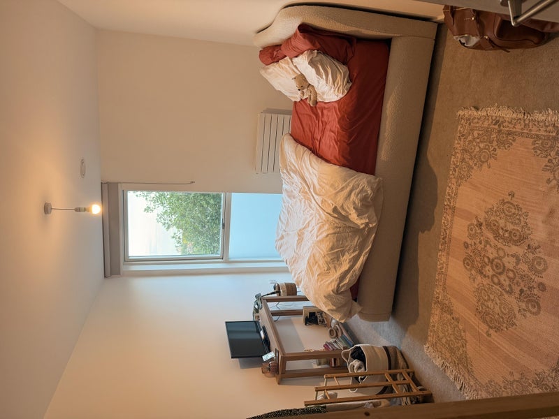 Room South Grove in Greater London
