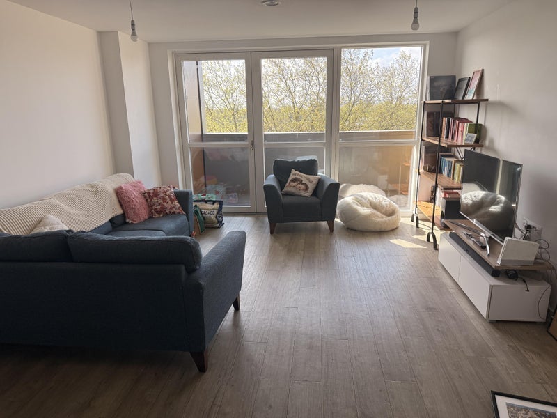 Room South Grove in Greater London