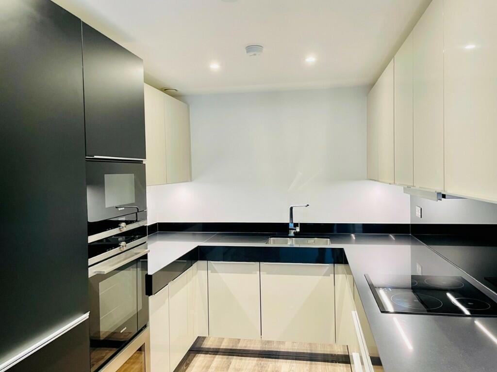 Flat Canter Way in Greater London