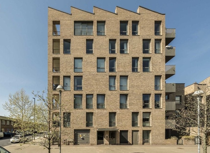 Flat Durham Wharf Drive in Greater London