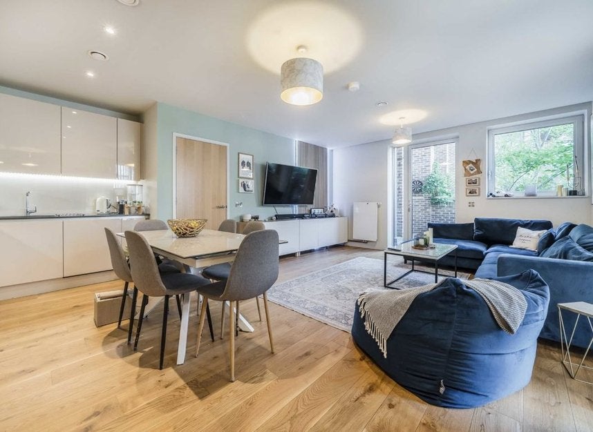 Flat Durham Wharf Drive in Greater London