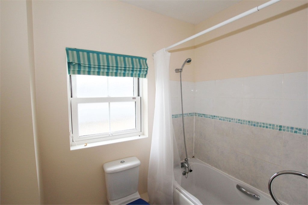 Flat Wickham Crescent in Braintree