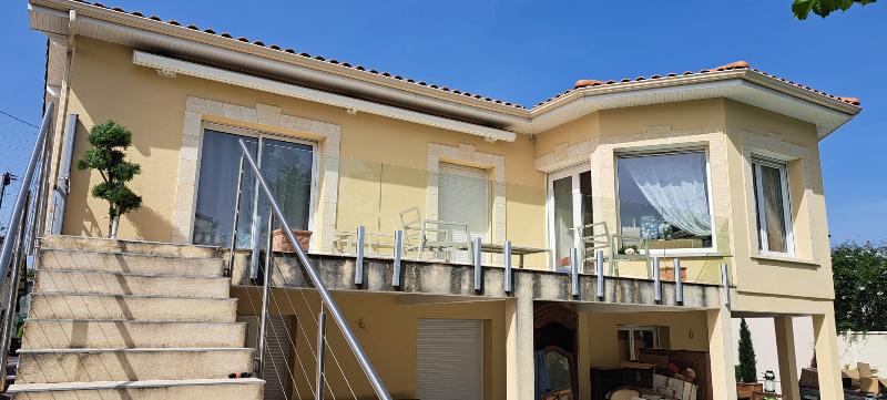 Room Rue des Treilles in Libourne
