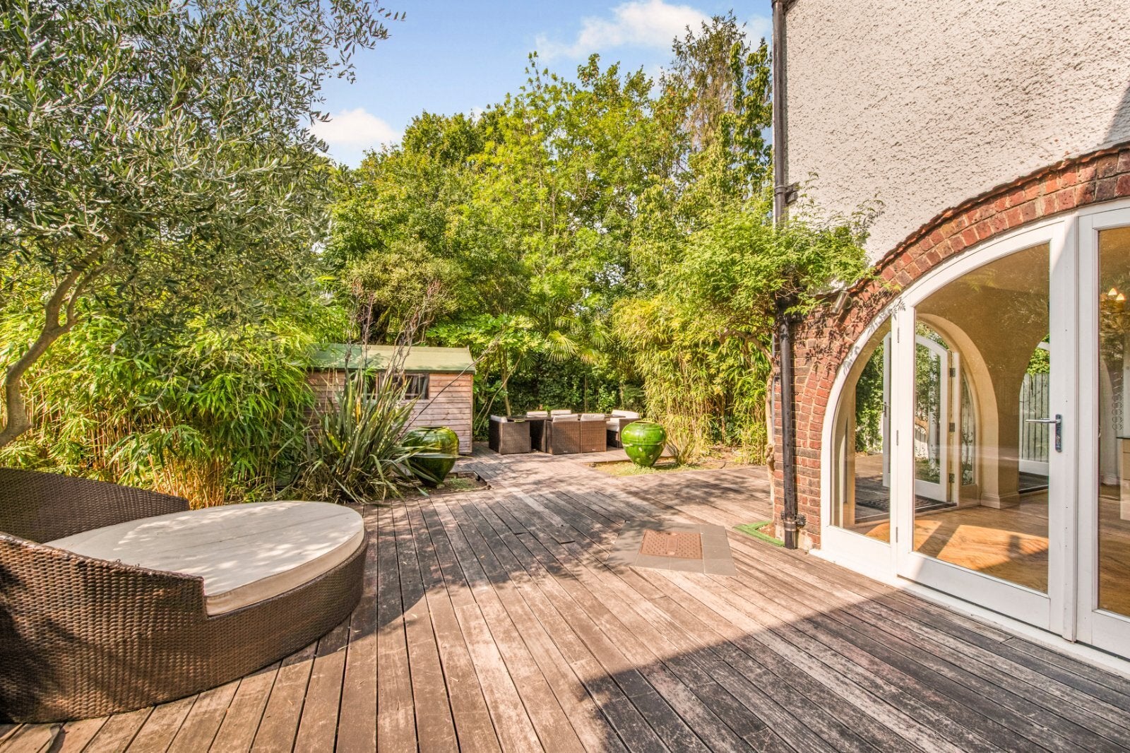 Flat Keswick Road in Greater London