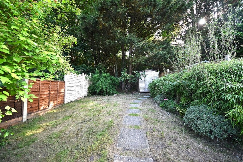 House Boundary Road in Loudwater