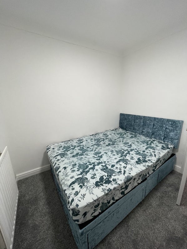 Room Bluebell Road in Coseley