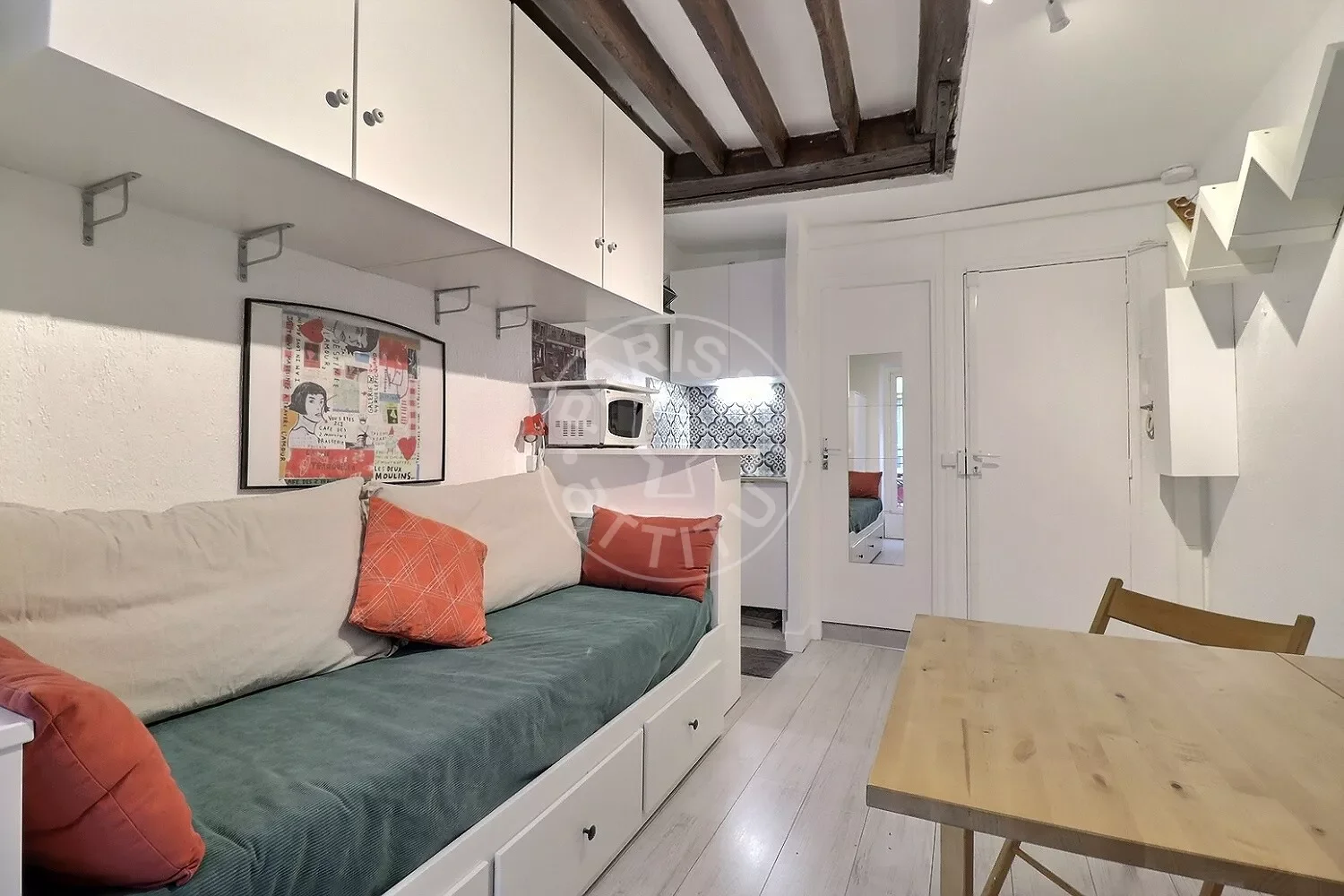 Flat Rue Véron in Paris