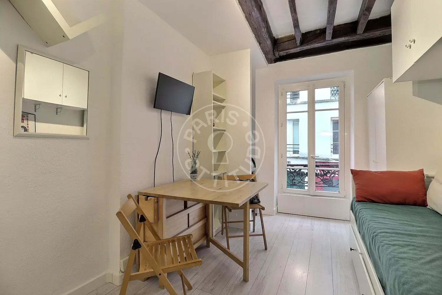 Flat Rue Véron in Paris