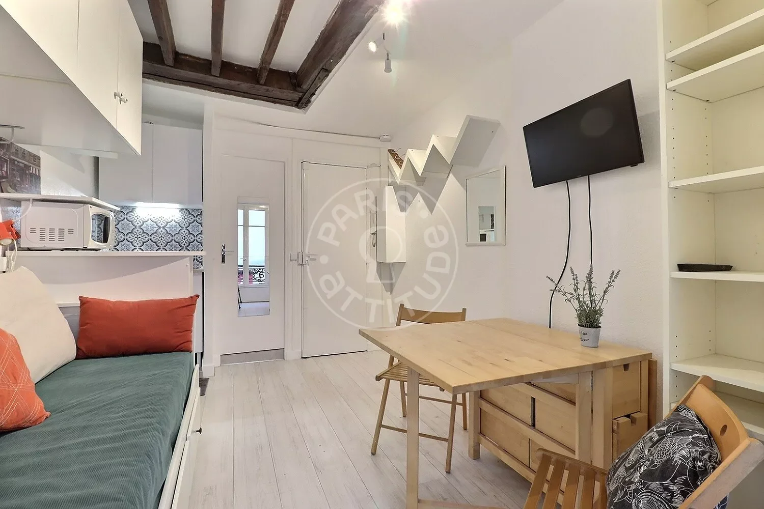 Flat Rue Véron in Paris