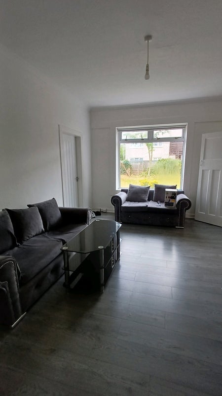 Room Croftend Avenue in Glasgow