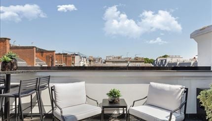 Flat Prince of Wales Terrace in London