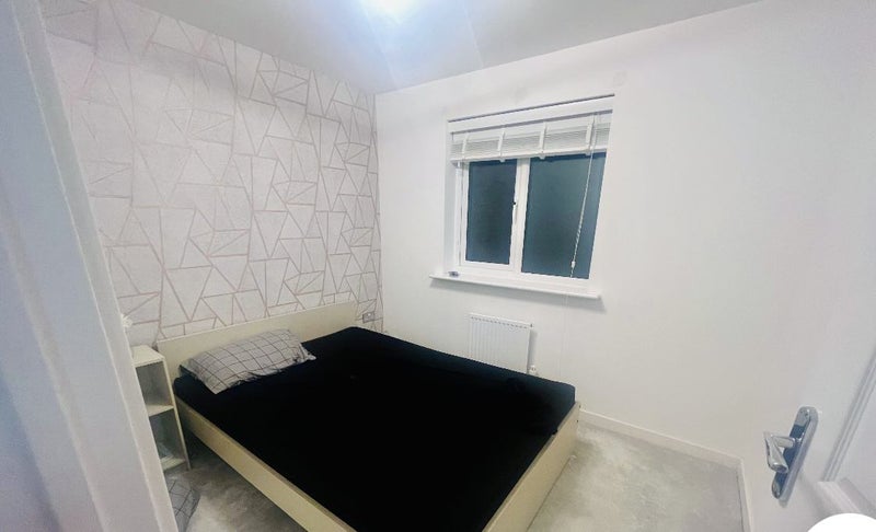 Room Heol Booths in Cardiff