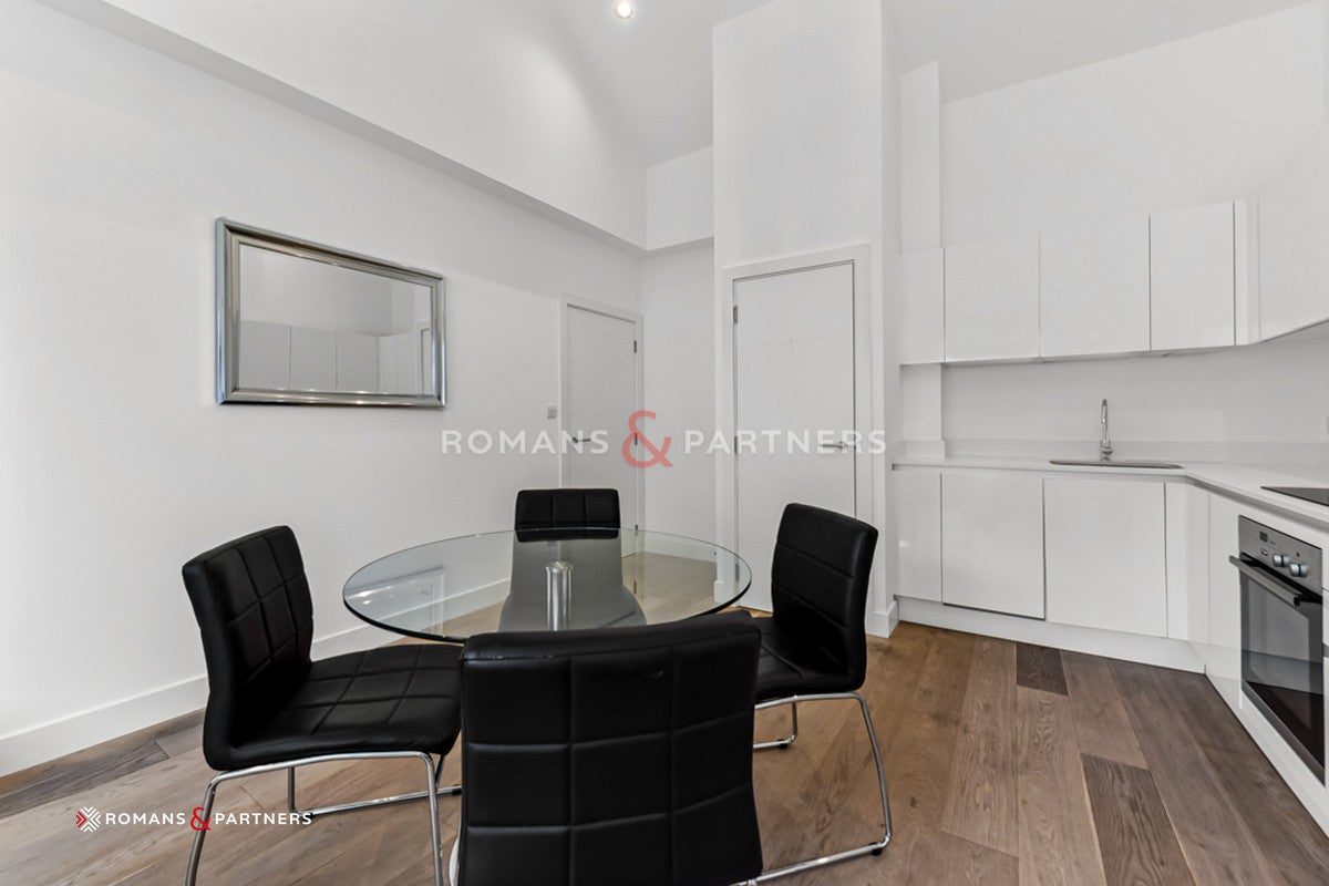 Flat Dod Street in Greater London