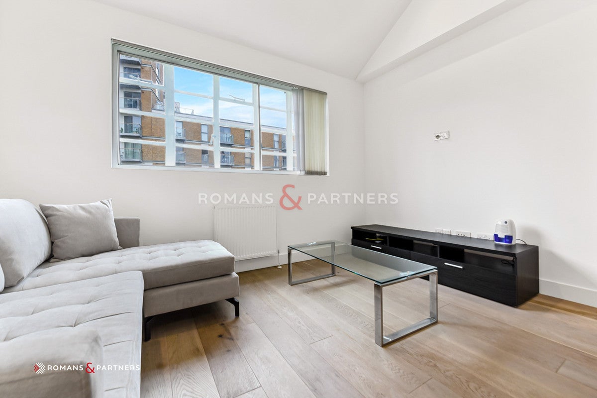 Flat Dod Street in Greater London
