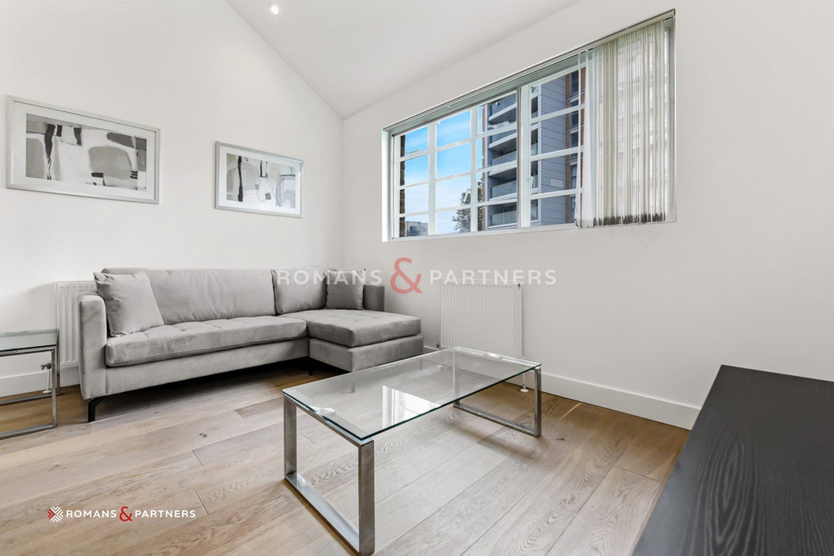 Flat Dod Street in Greater London