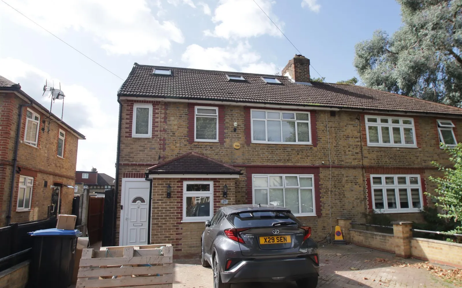 Flat Central Avenue in Greater London
