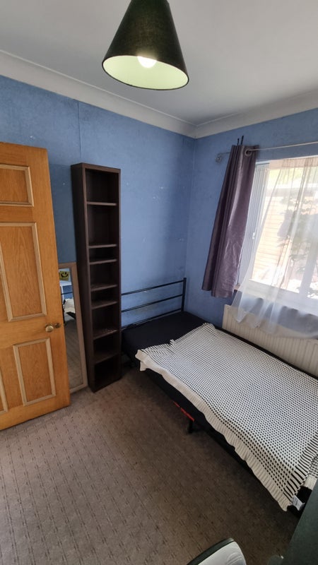 Room Valnay Street in Greater London
