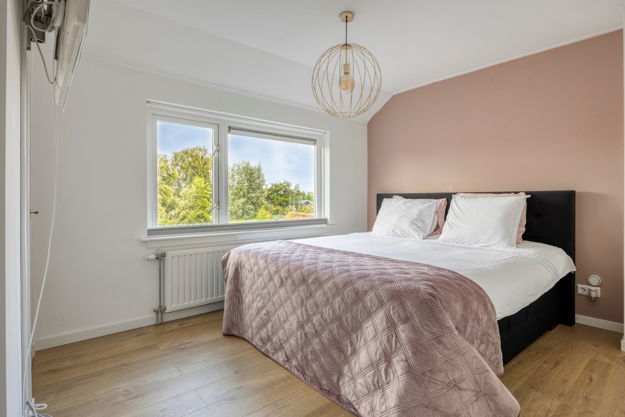 Tussenwoning te koop: Wethouder Van den Bergplein 25, Bergambacht