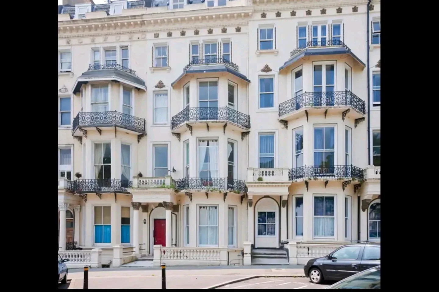 Flat Warrior Square in St Leonards