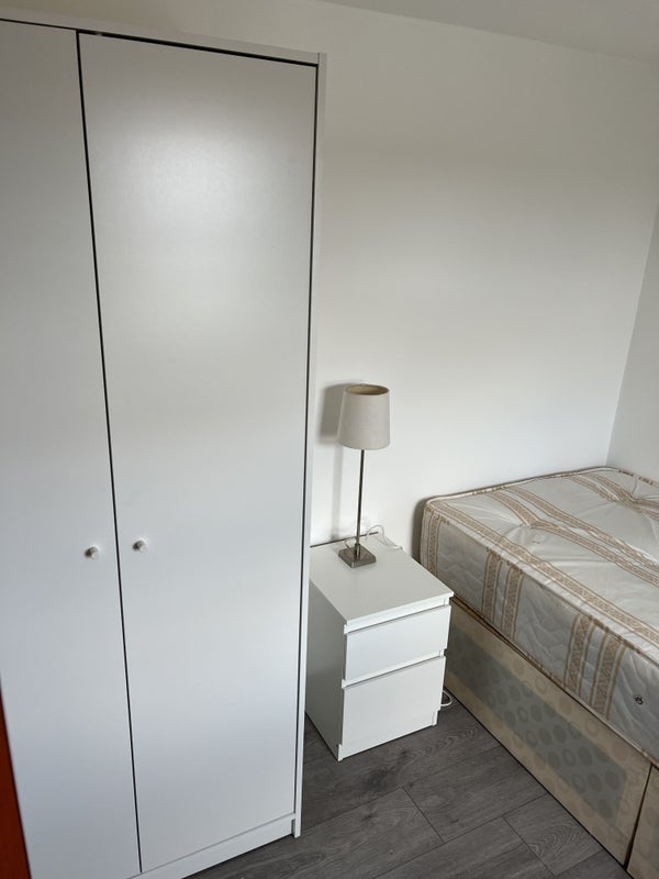 Room Scales Road in Greater London