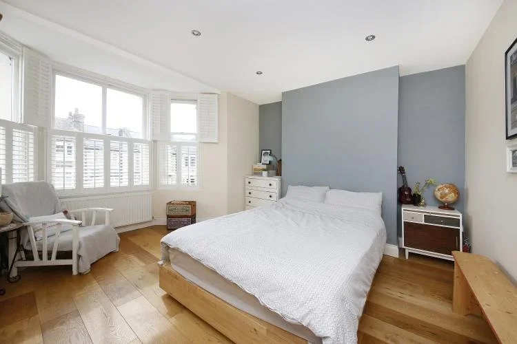 Flat Wellington Gardens in Greater London