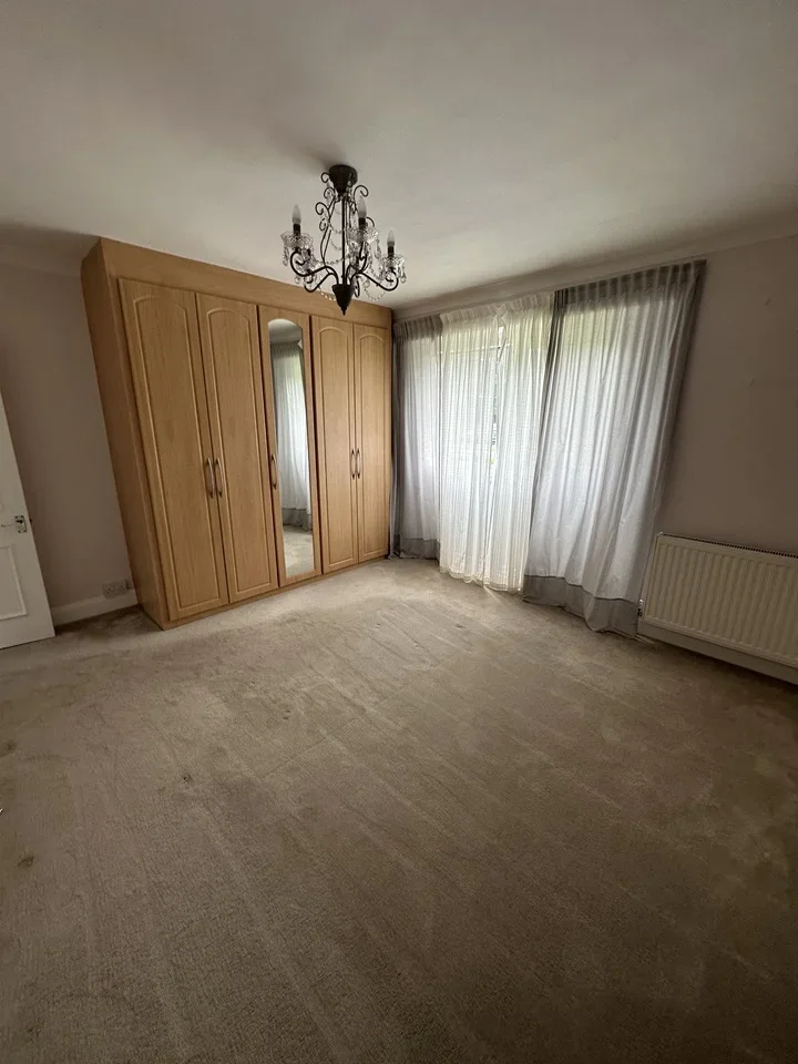 Flat West End Lane in Stoke Poges