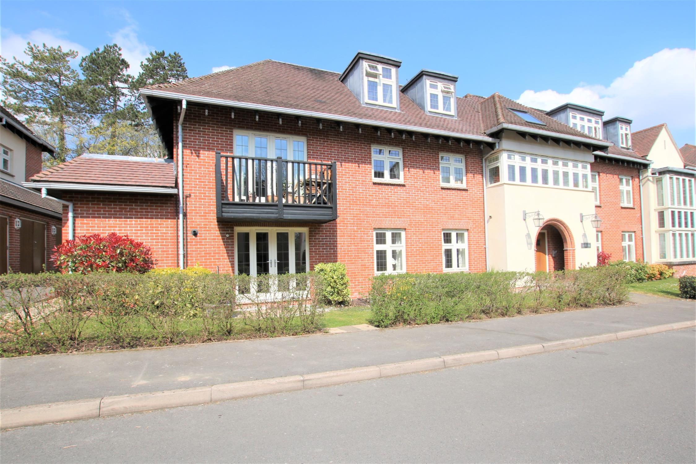 Flat Highcroft Road in Winchester