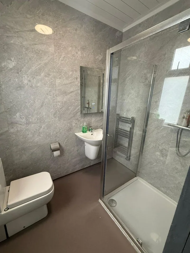 Room Tanner Street in Greater London
