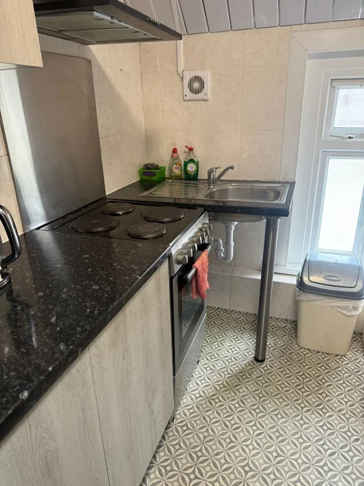 Room Tanner Street in Greater London