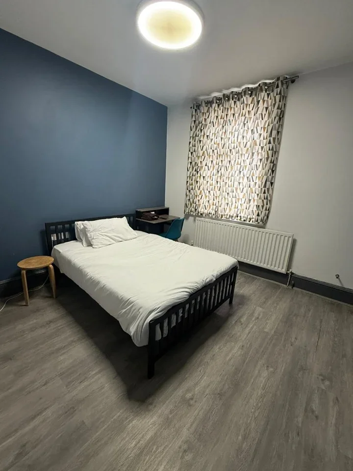 Room Tanner Street in Greater London