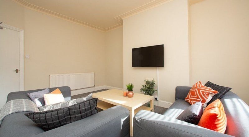 Room Headingley Avenue in Leeds
