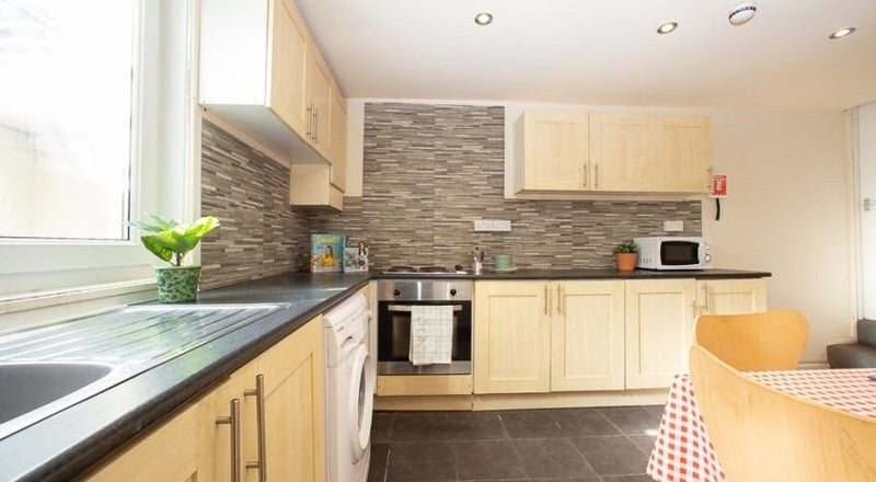 Room Headingley Avenue in Leeds