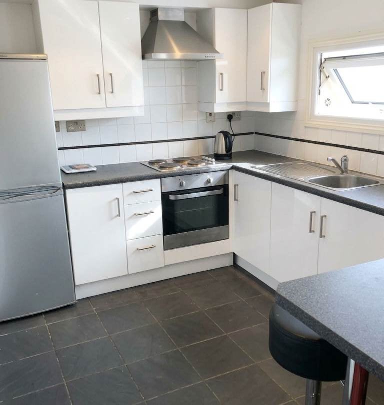 Flat Foxgrove Avenue in Greater London