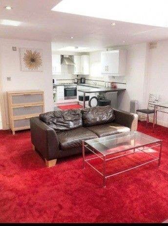Flat Foxgrove Avenue in Greater London